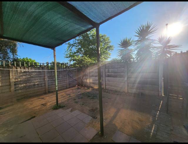 1 BEDROOM FLAT FOR SALE IN VANDERBIJLPARK CE 2